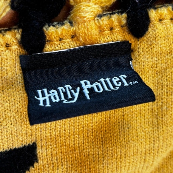 Harry Potter Huffle Pufffle Black Yellow Fringed Scarf - Picture 6 of 10